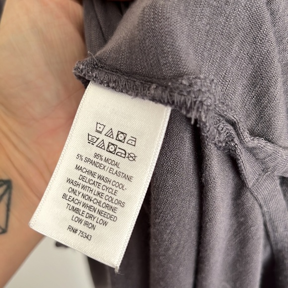 Cold-shoulder shirt - Picture 4 of 4